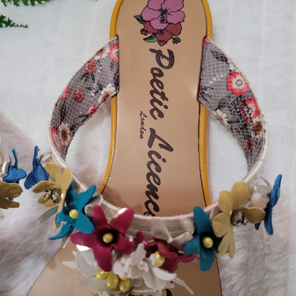 Sandals - Picture 2 of 5